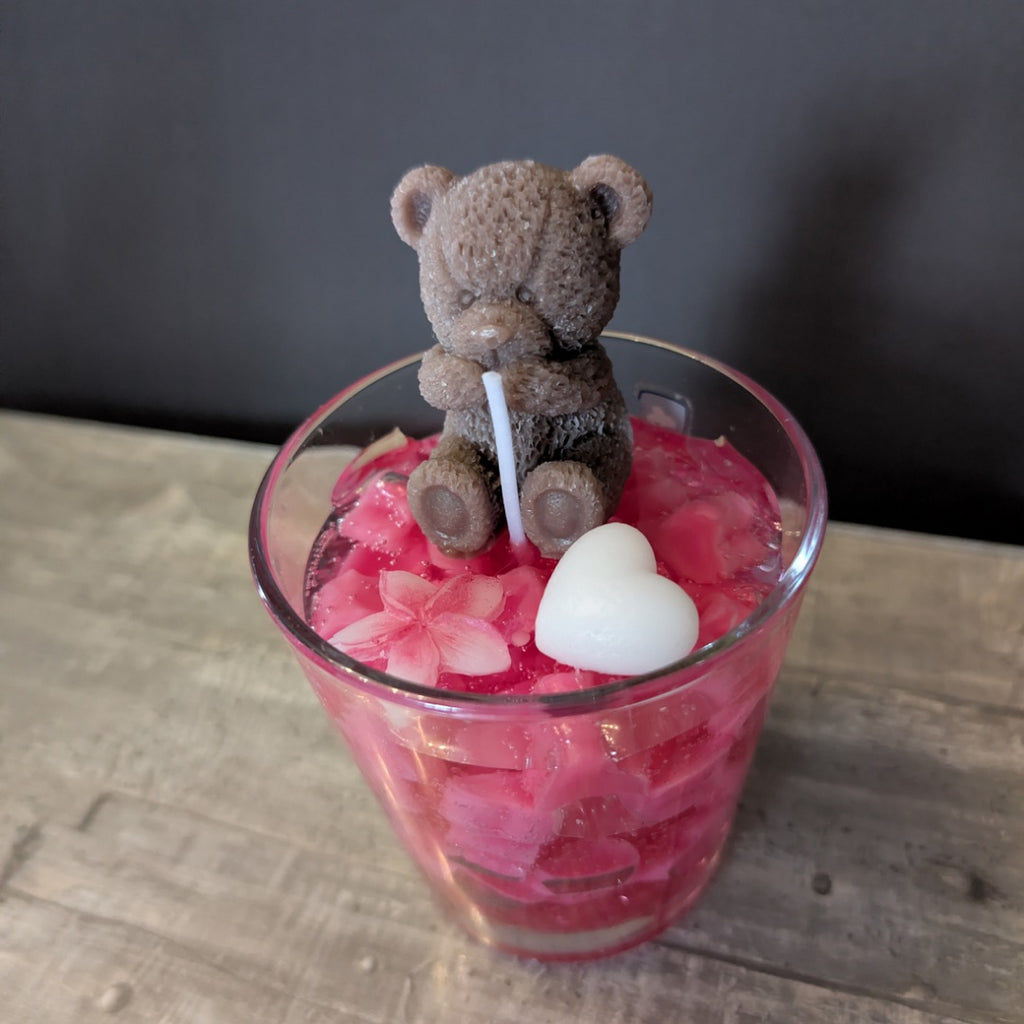 Romantische Herzkerze mit Teddy